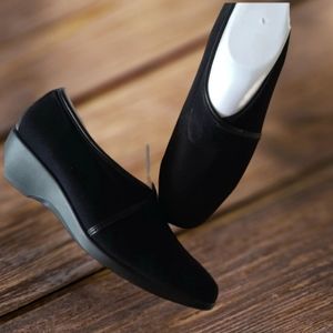 Munro black shoes comfy elastine slip on walking black wedge casuals. Sz 9W